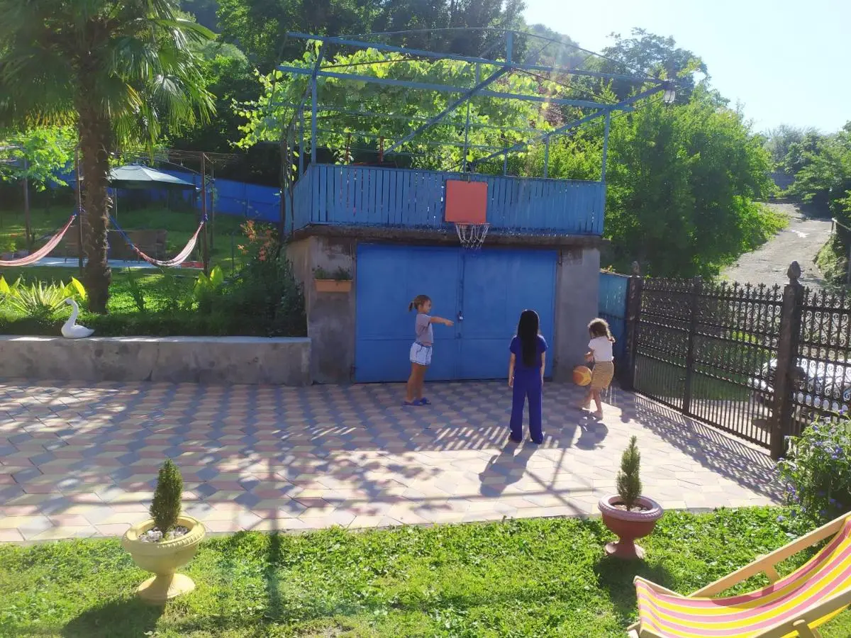 Iveri House