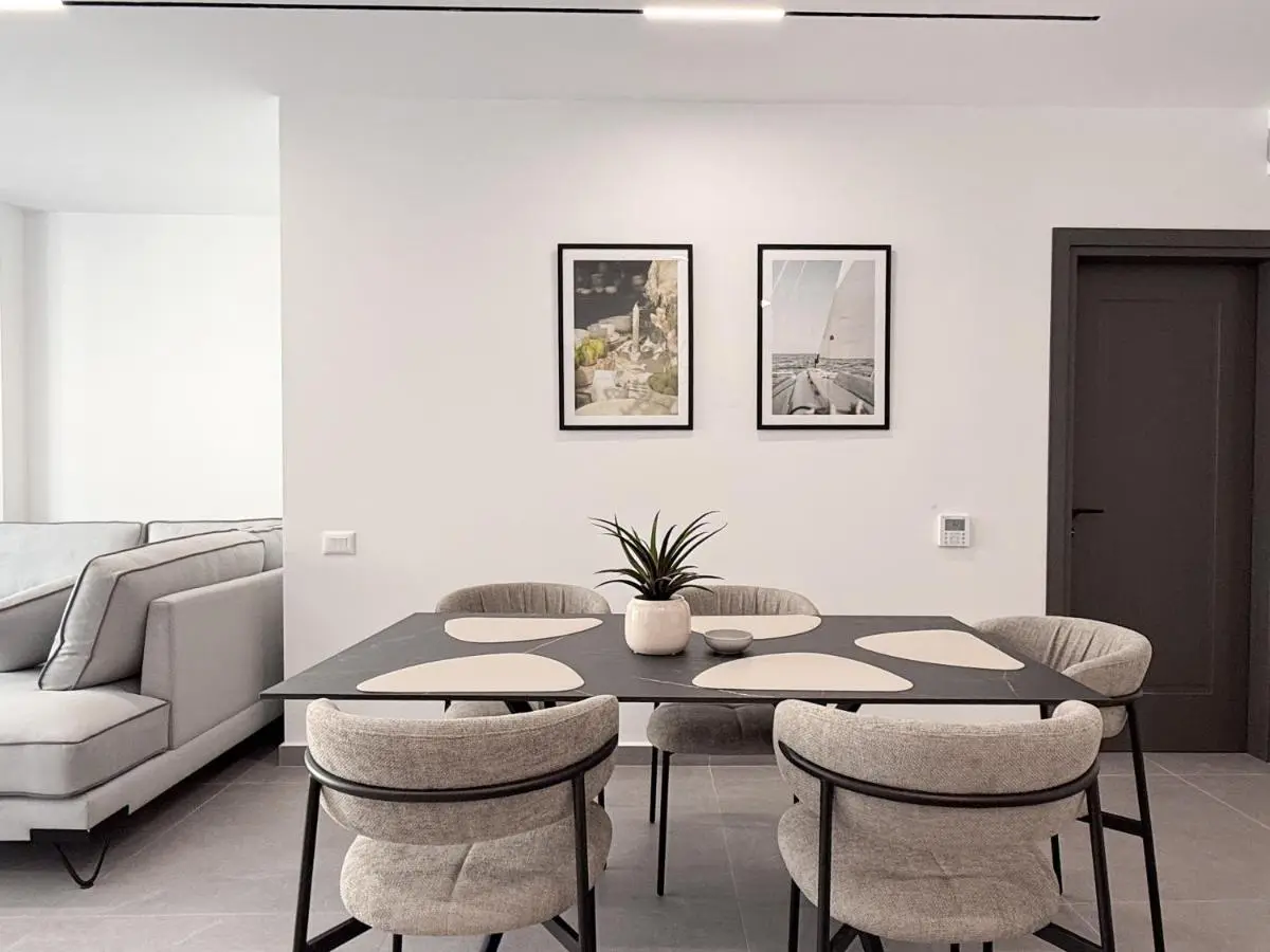 Sea Crest Apartments