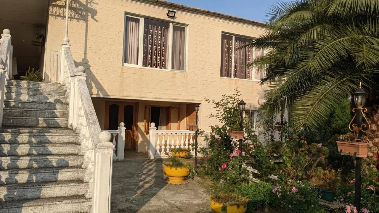 House - Kutaisi International Airport 15 Minutes- Quiet cozy house with parking