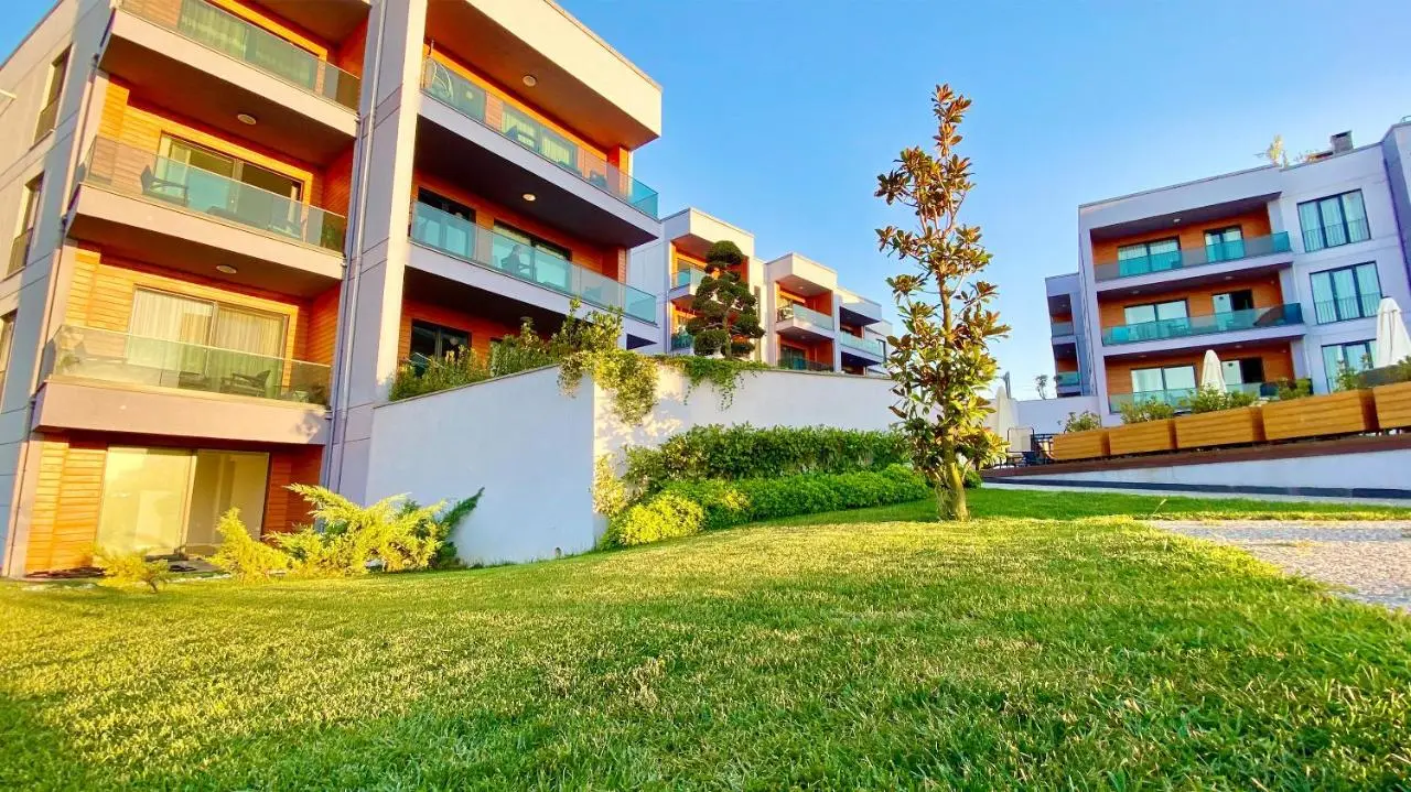 Green Hills Suites