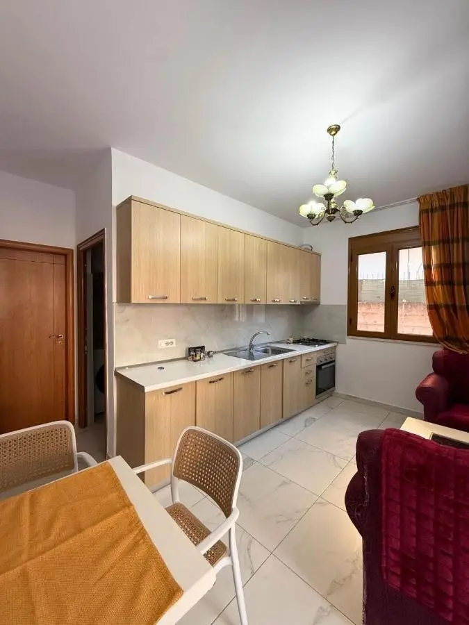 Villa Joli - Spacious Houses with Yard & Parking in Central Vlore