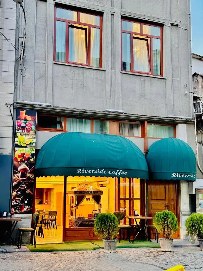 Riverside Hotel