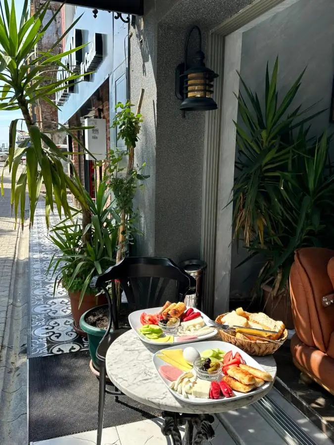 AVRASYAQUEEN HOTEL