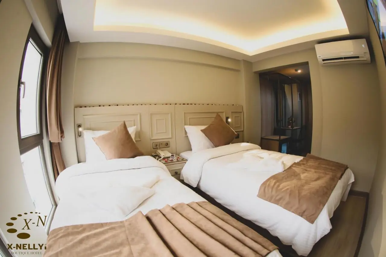 X-NELLYİ HOTEL