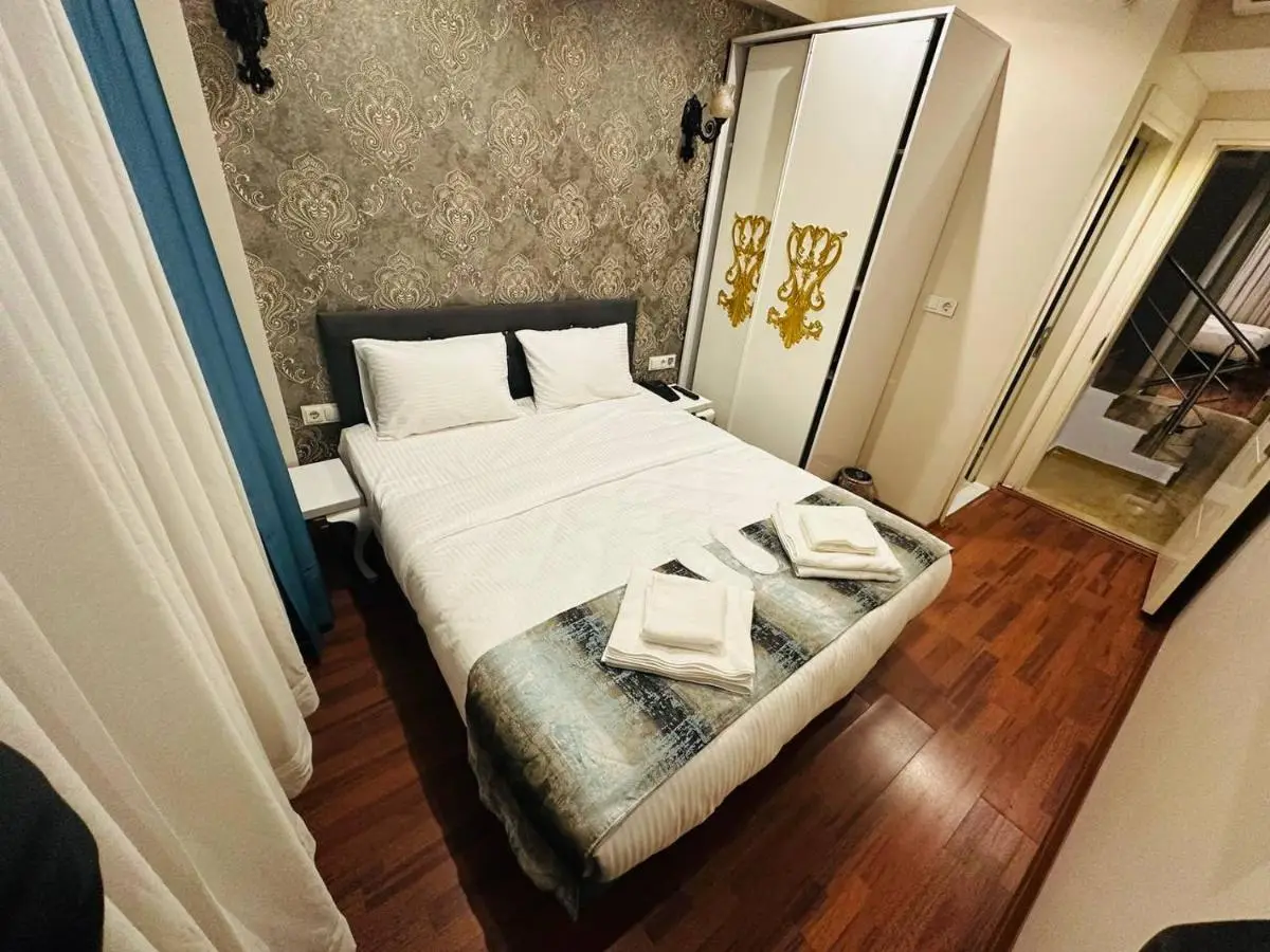 By Historial Hotel Due