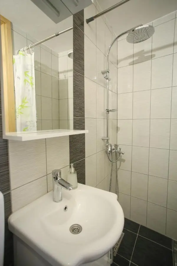 Hostel Adi