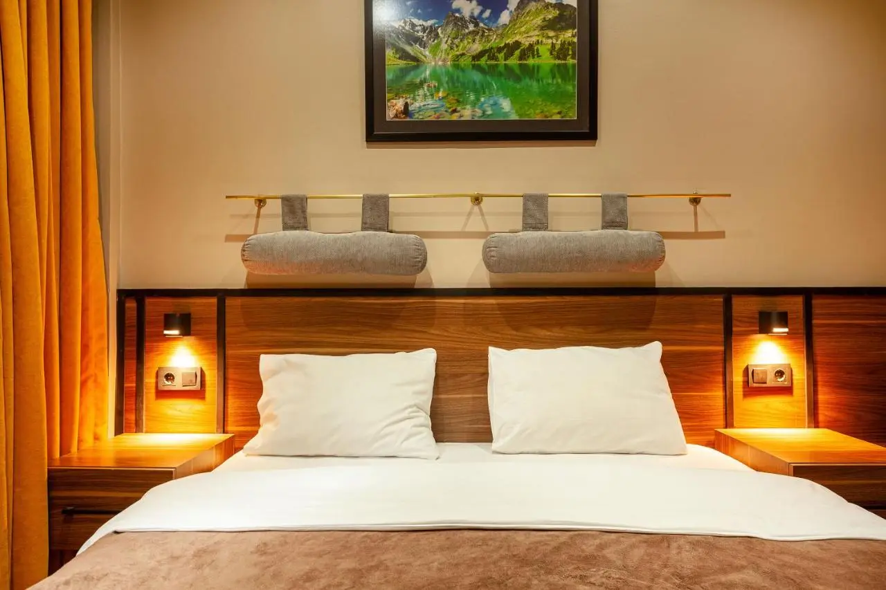 Aram Kerasi Rooms