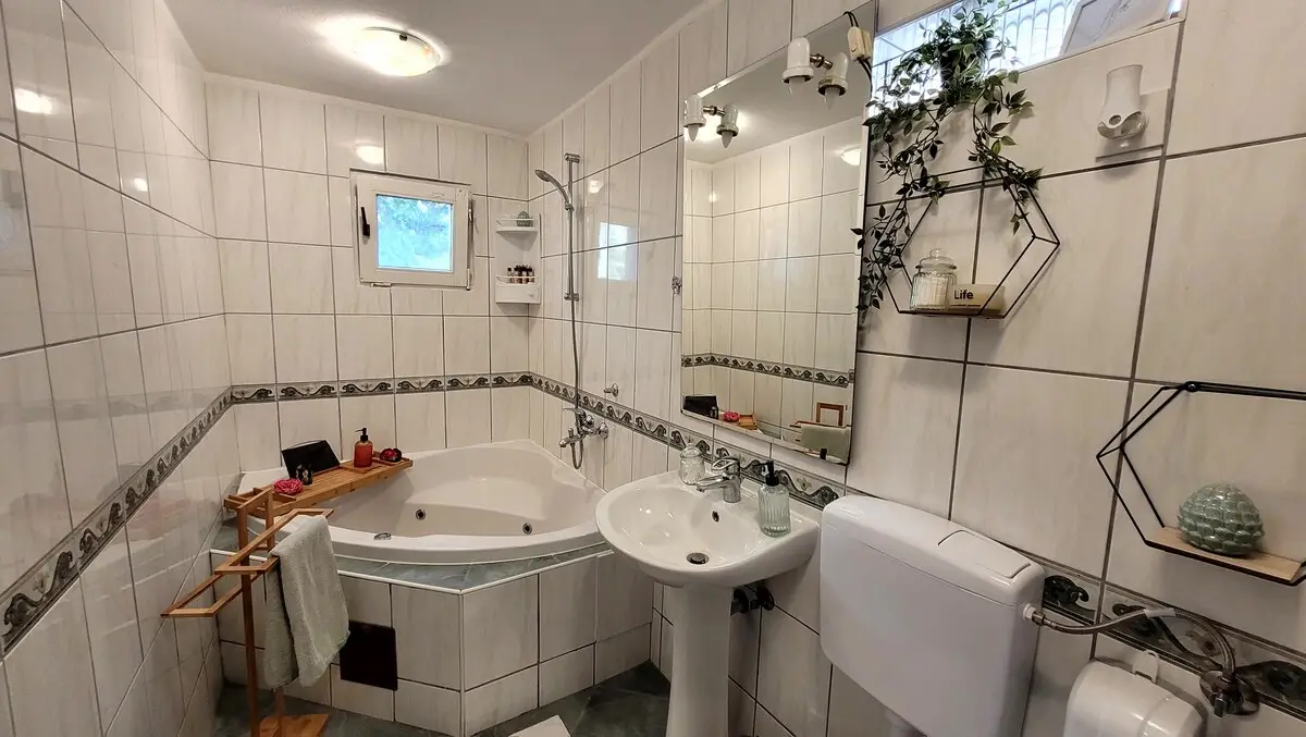 Gorgeous Hideout ★ Pool ★ Parking ★ Patio ★ Grill