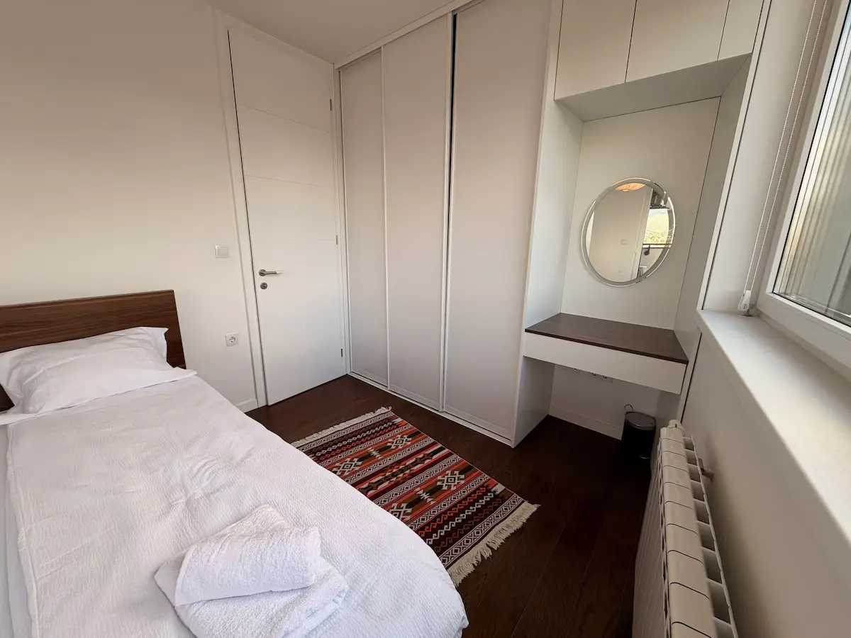 Spacious Apartment with Stunning Views & Many Beds