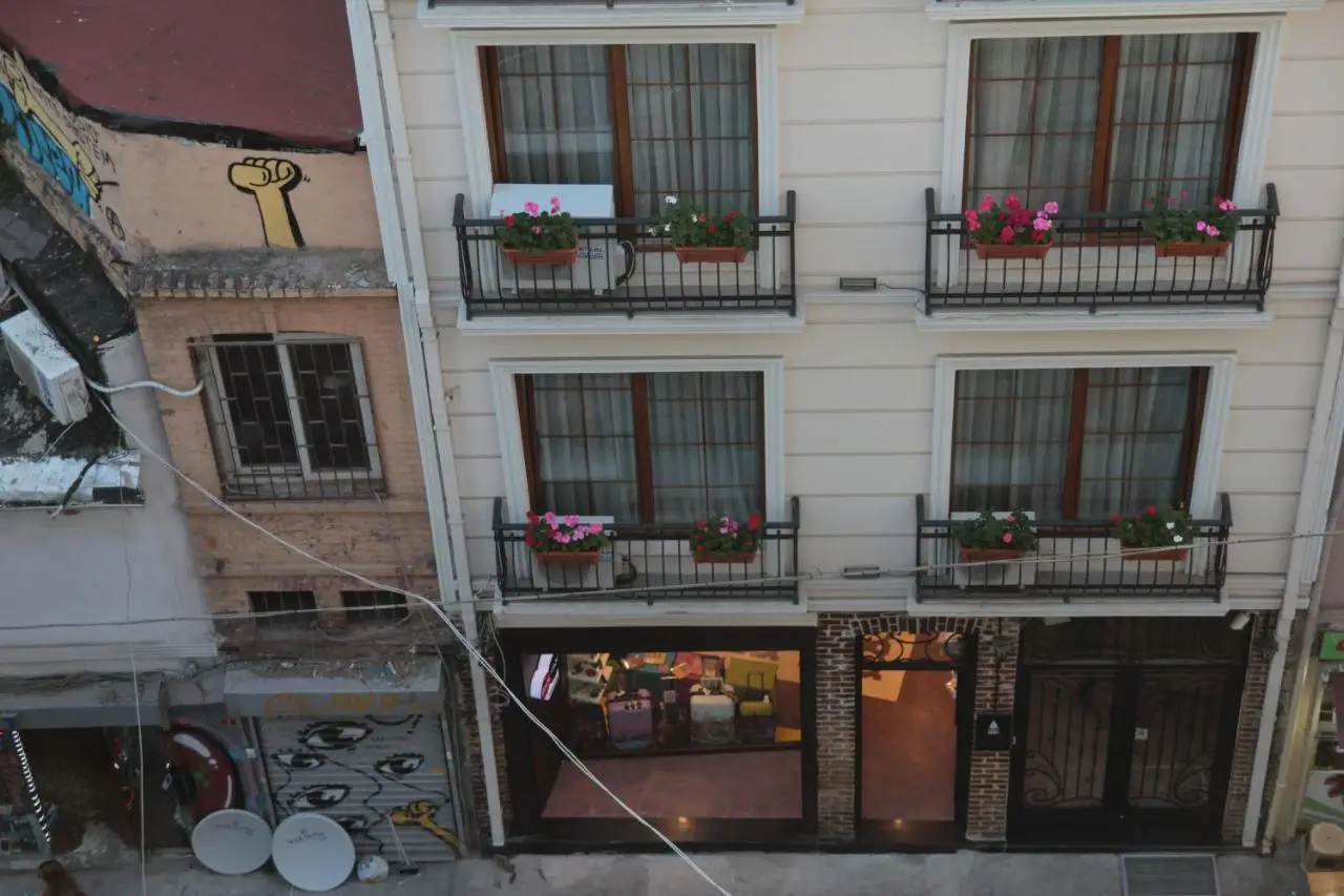 Art Nouveau Galata