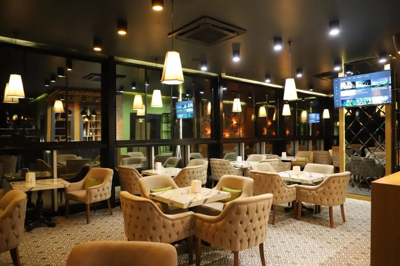 Hotel Green Glass