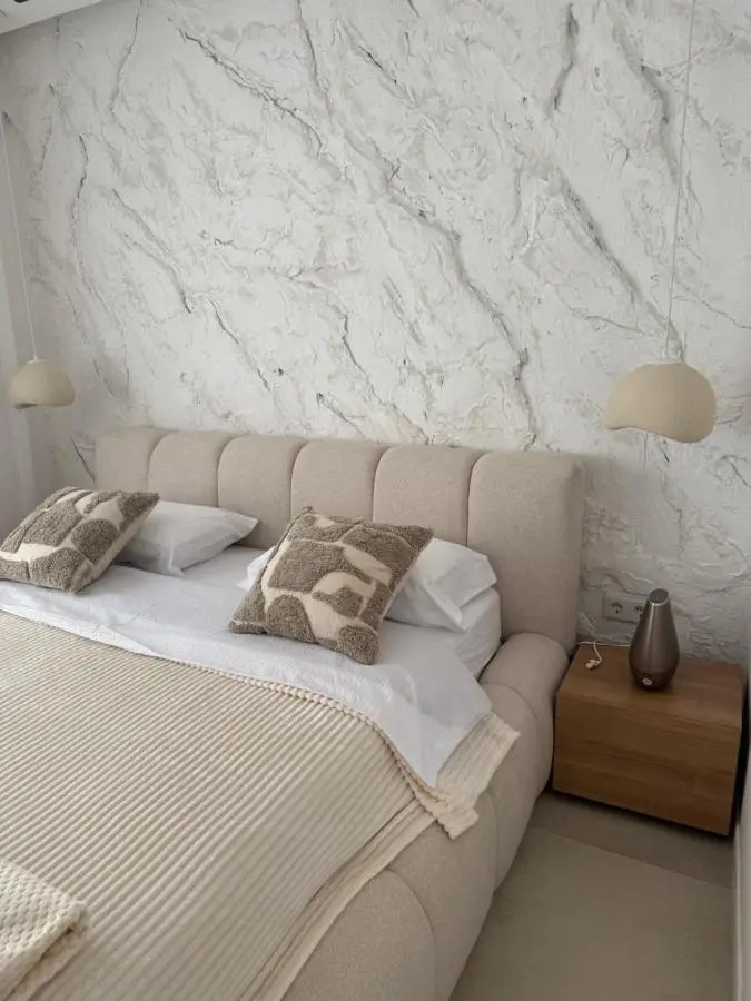 Apartment 528