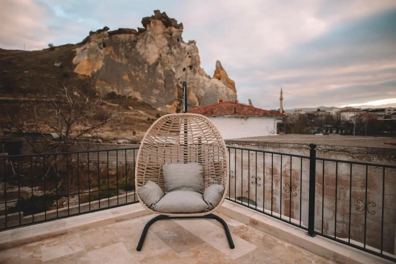 DAPHNE CAVE HOTEL