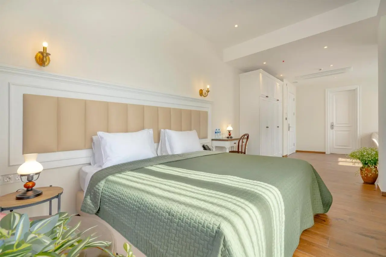 Iris Hotel