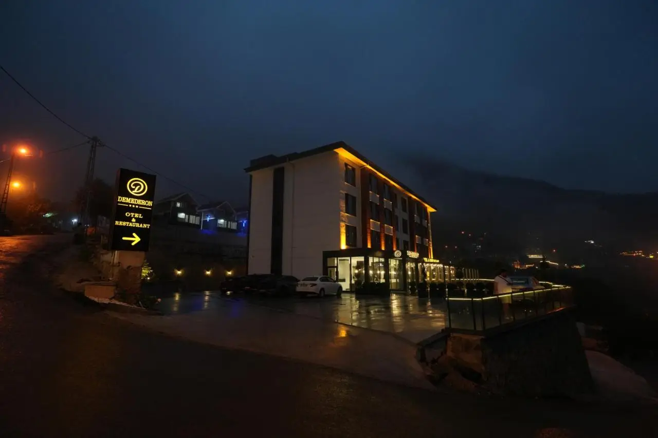 Demederon Hotel