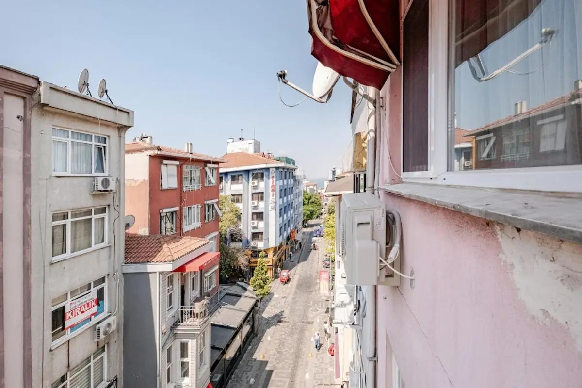 Kadıköy ün Kalbinde Tarihi Rahat Sessiz Daire