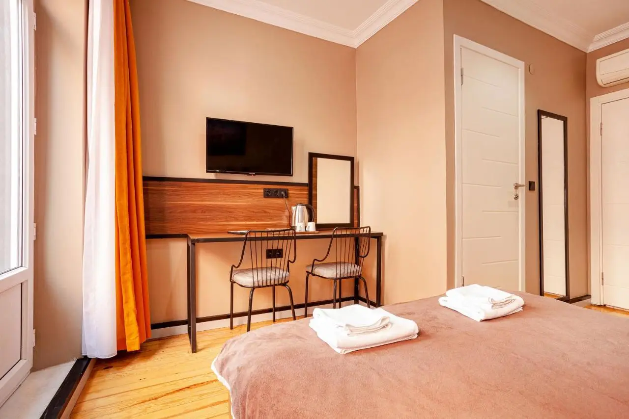 Aram Kerasi Rooms