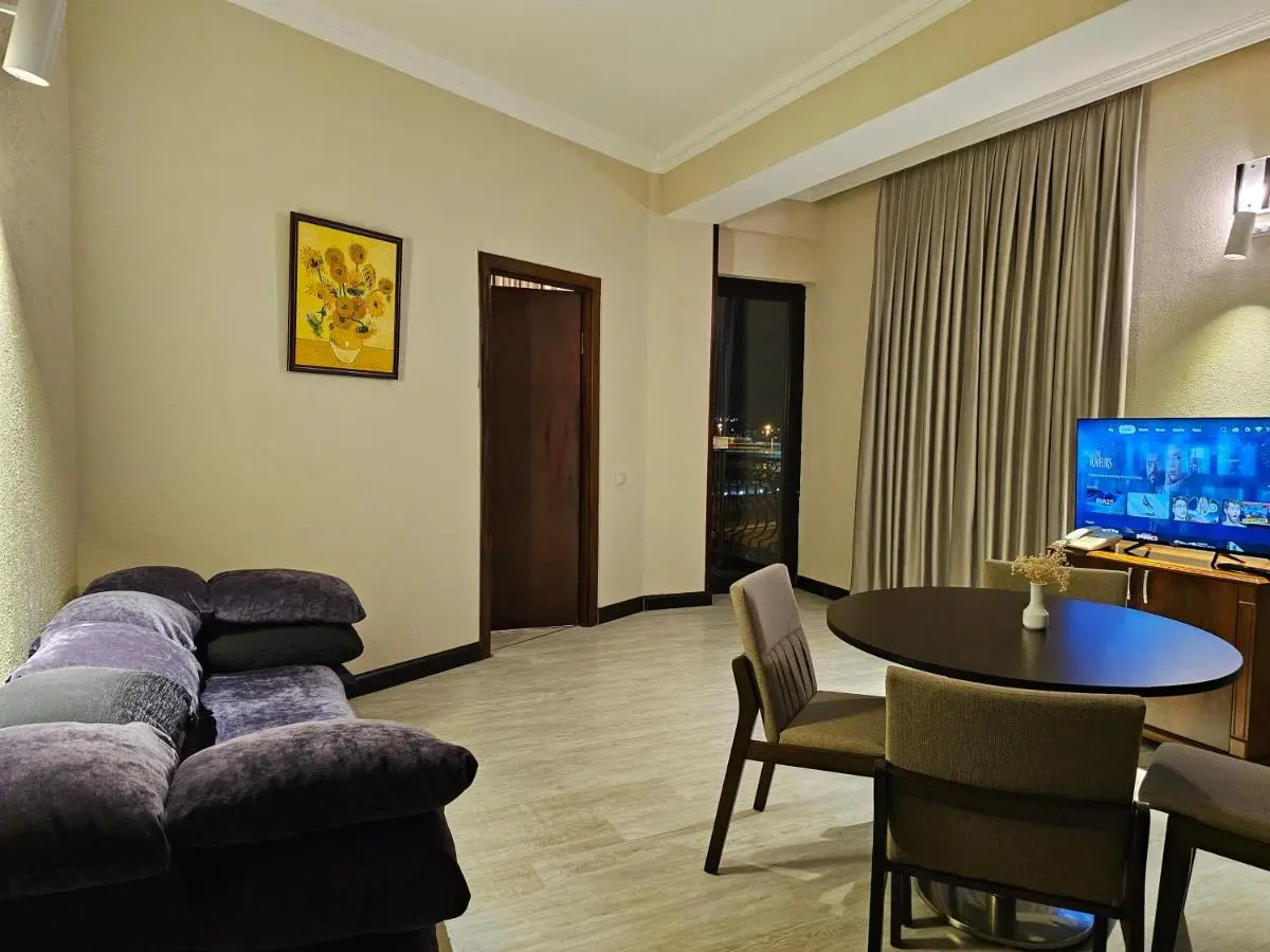Crown Suites Hotel