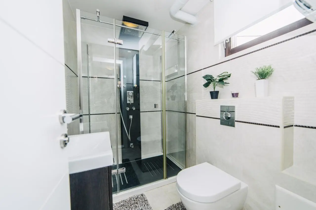 LUXURY 3 story House- BEST VIEW