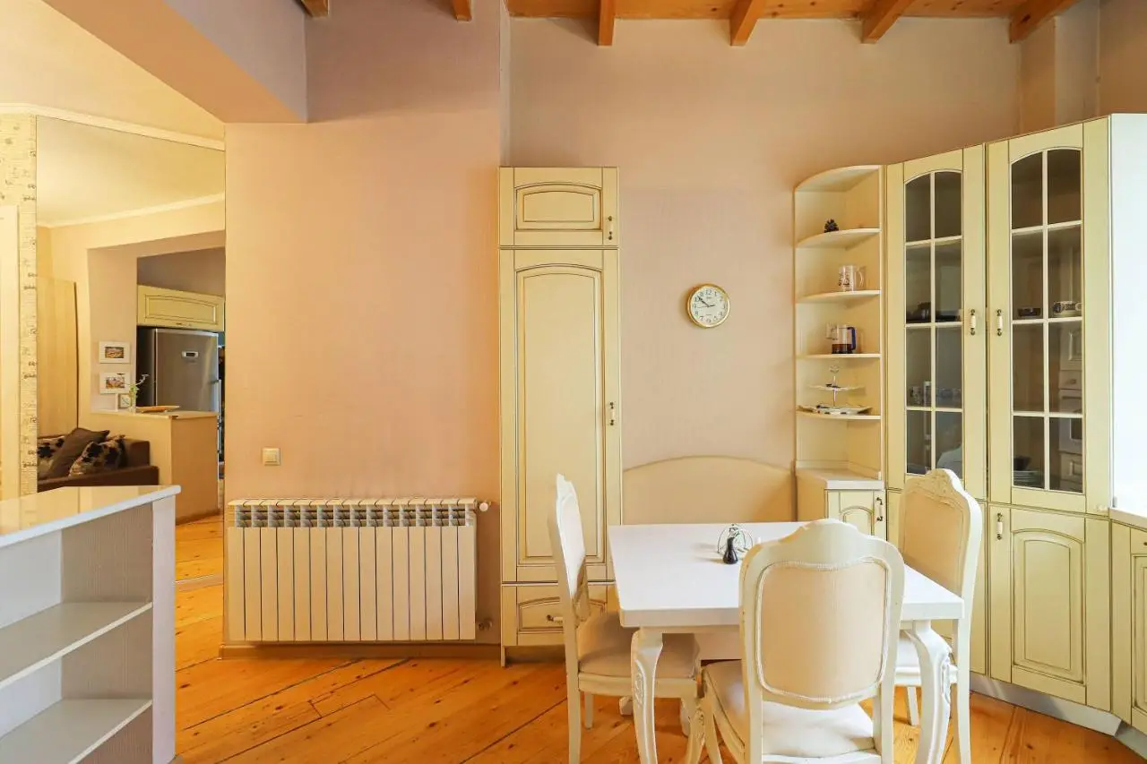 Wehost Duplex Near Rustaveli Avenue