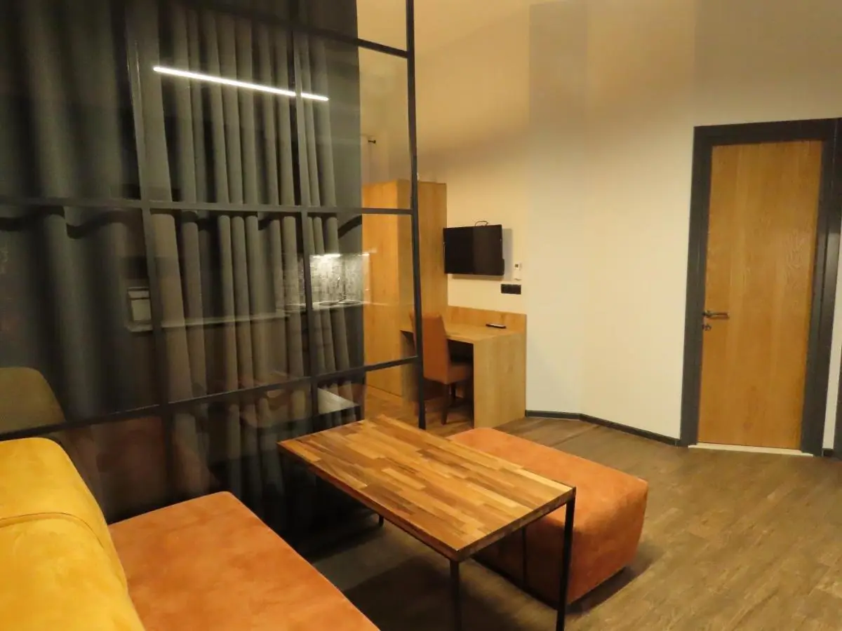 2BR loft apartment near Liberty square