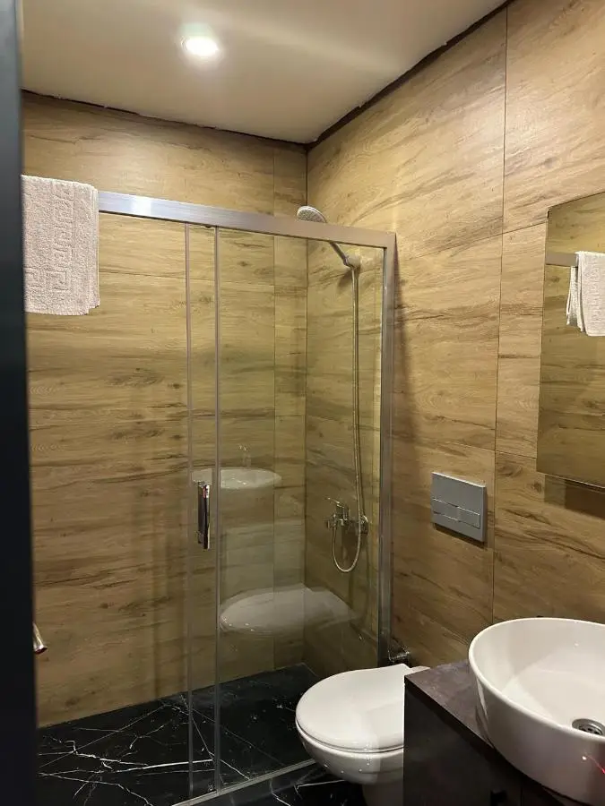 Mrt Suites Lara