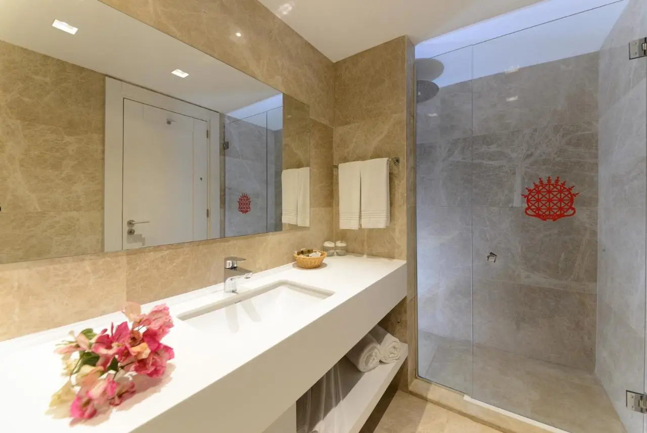Lugga Boutique Hotel & Beach