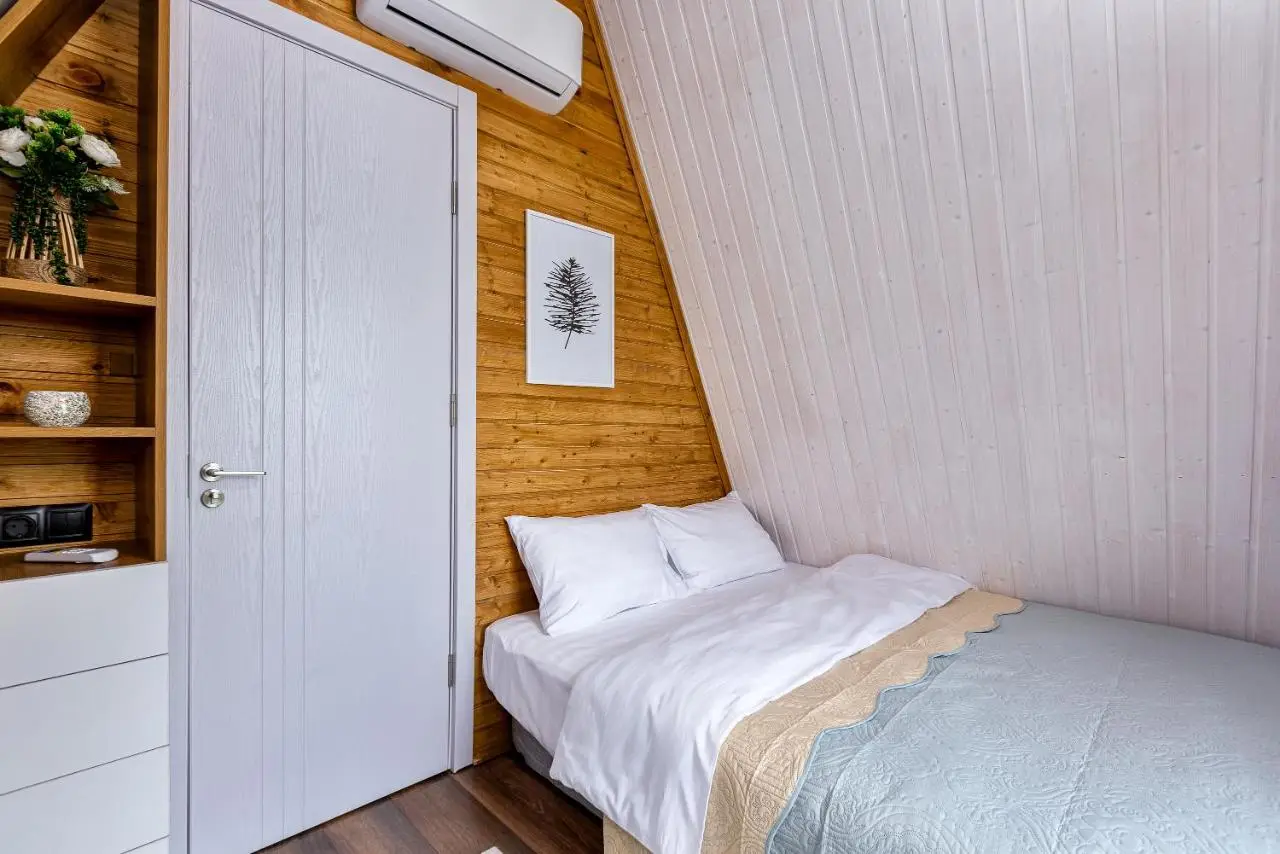 Luxury Cottages with Hot Tubes, Garden and BBQ