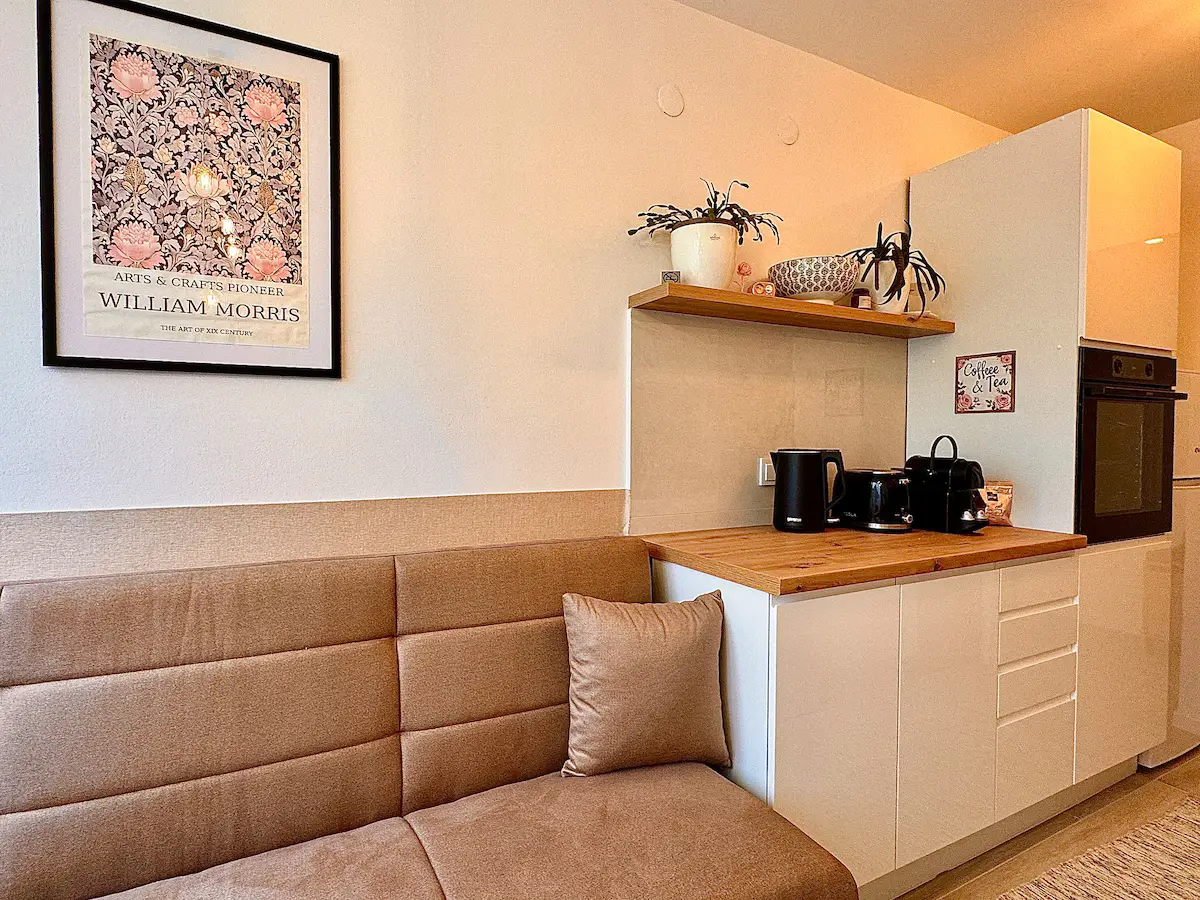 Rose Nest Airport Apartment - Self Check-In