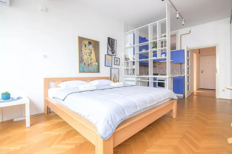 STUDIO APARTMENT SiLVER