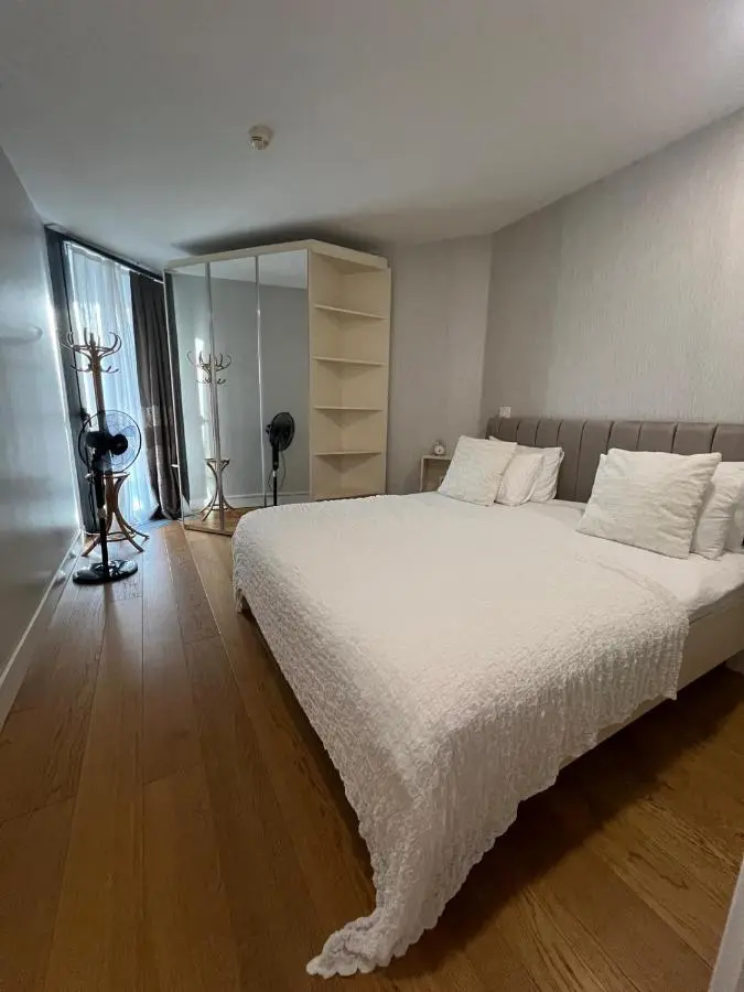Deluxe 2BR Apartment Balcony 420