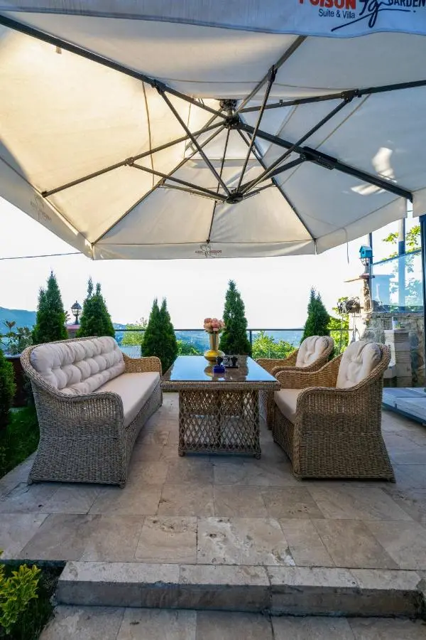 Poison Garden Suite & SPA