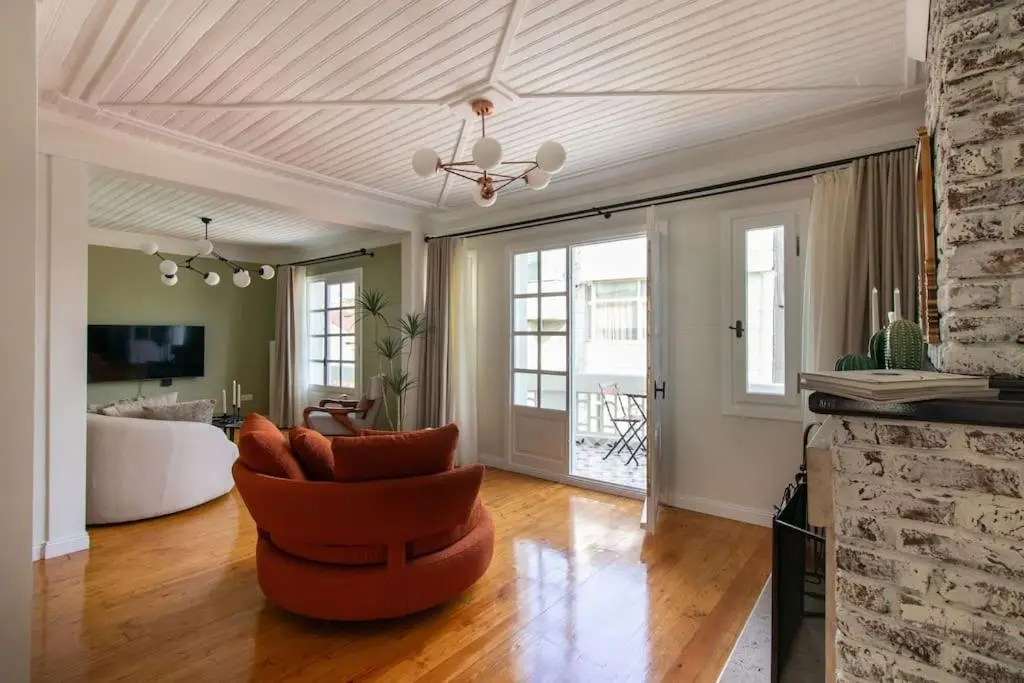 Historic 2BR Gem in Downtown Sisli AC in All Rooms