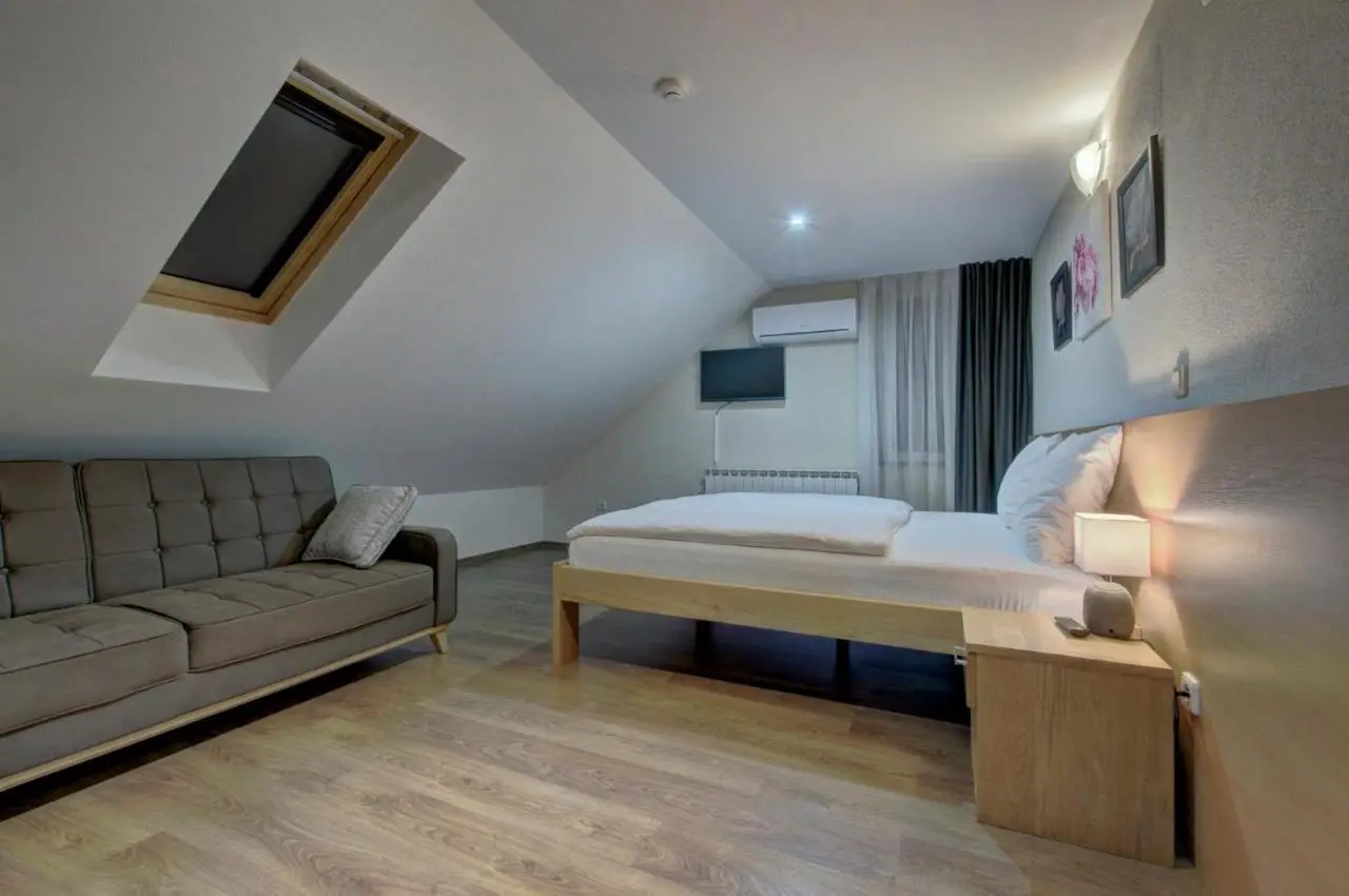 Tihe Noci Motel