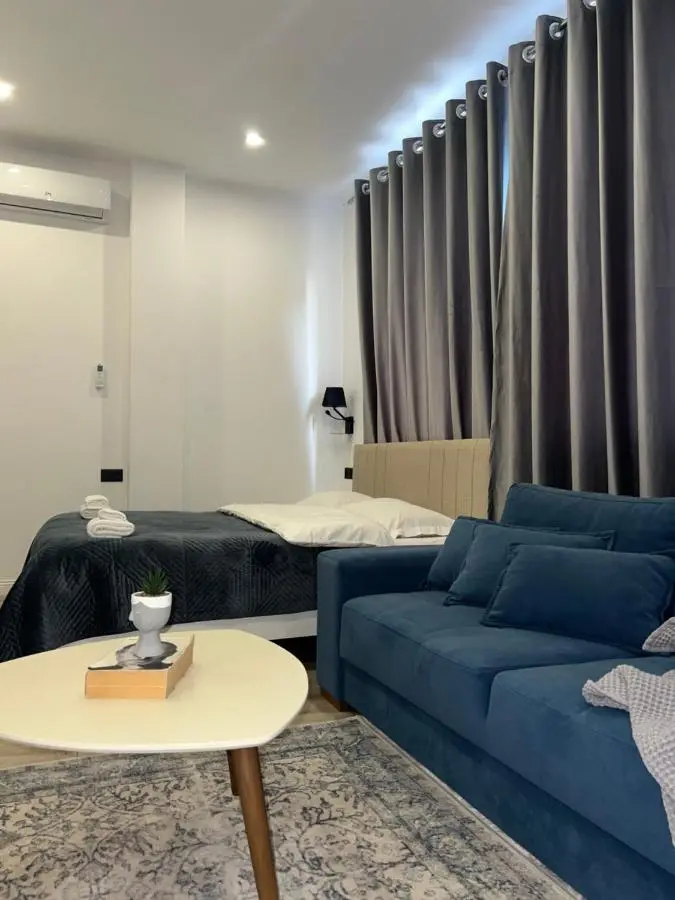 Cane Apartments