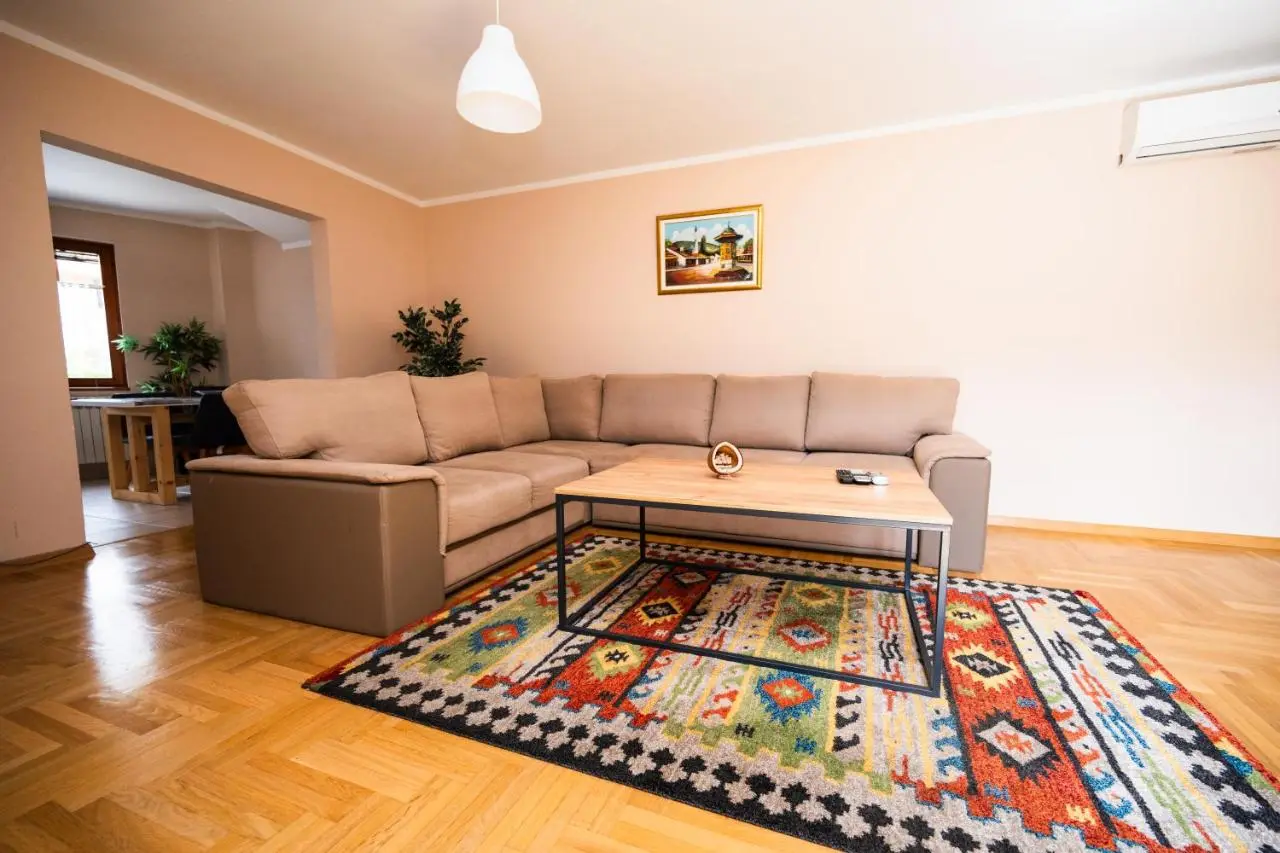 Spacious & Modern Apartments- Old Town