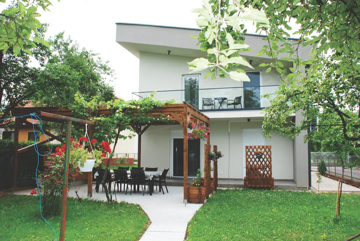 VillaGreenDream: 10 Min from Airport, Free Parking