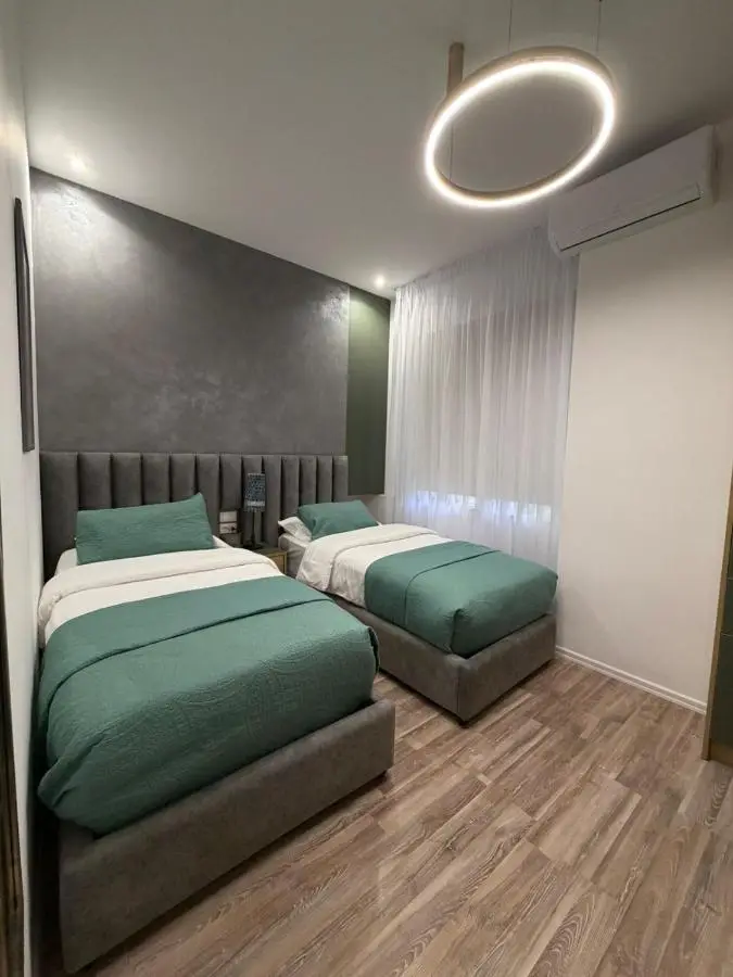 Peaky Hotel