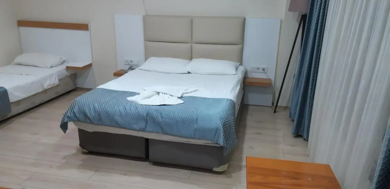 Arya Hotel