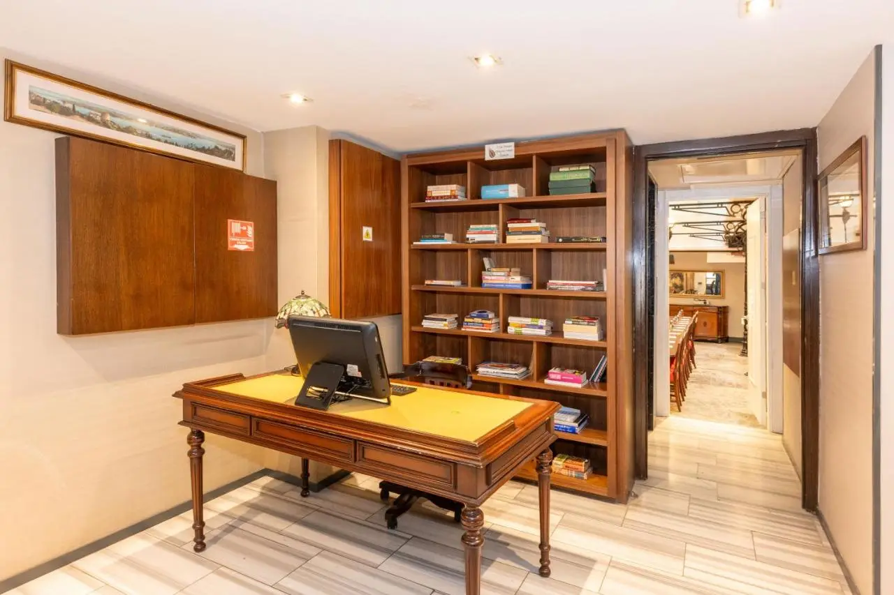 Pera Tulip Hotel & SPA