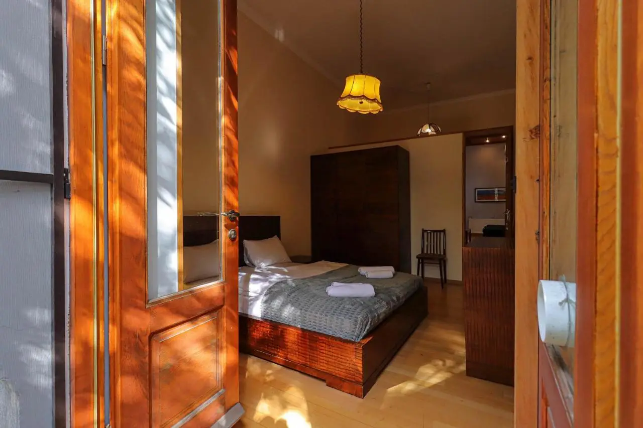 Central 4BR Apt for Groups & Families - By Wehost