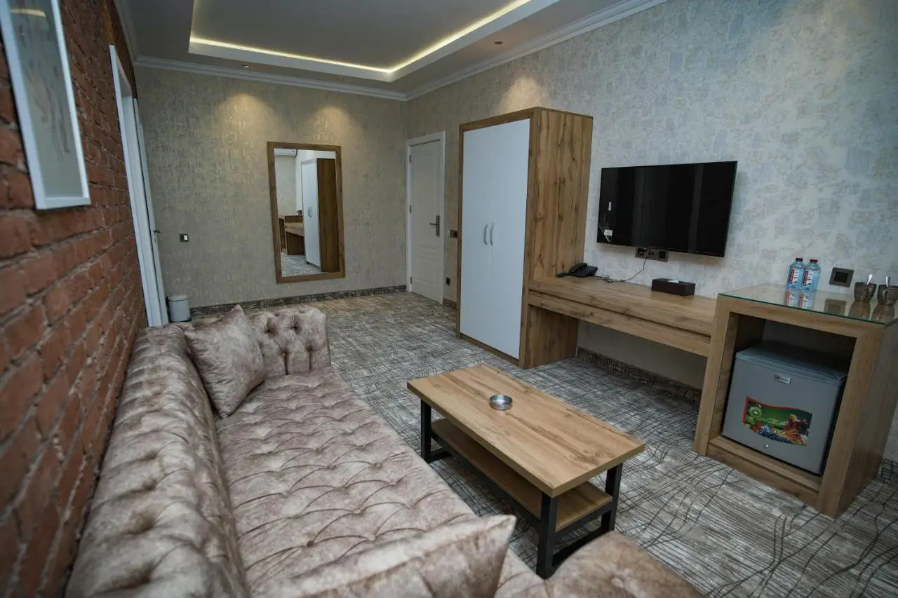 LakeSide Hotel & Spa