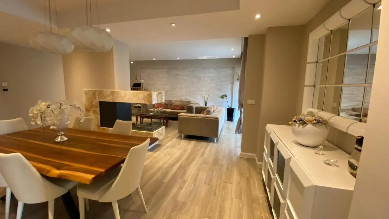 Lake Drive Rooms&Apartments