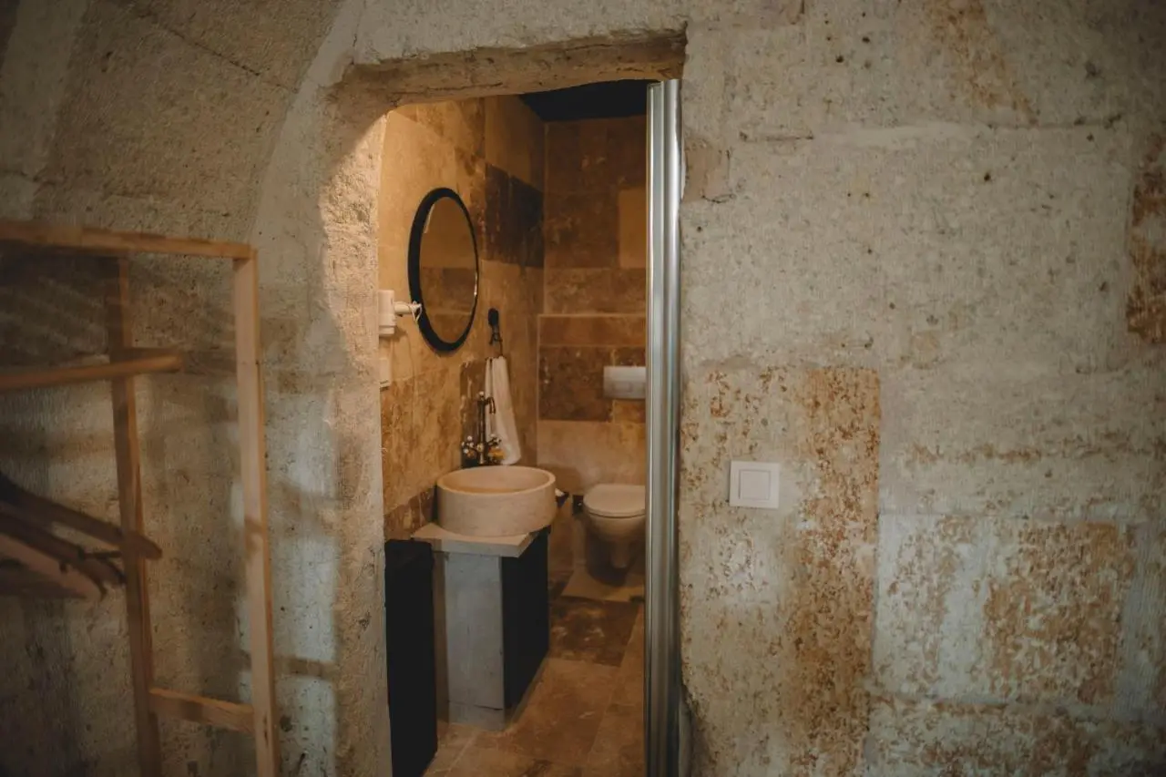 DAPHNE CAVE HOTEL
