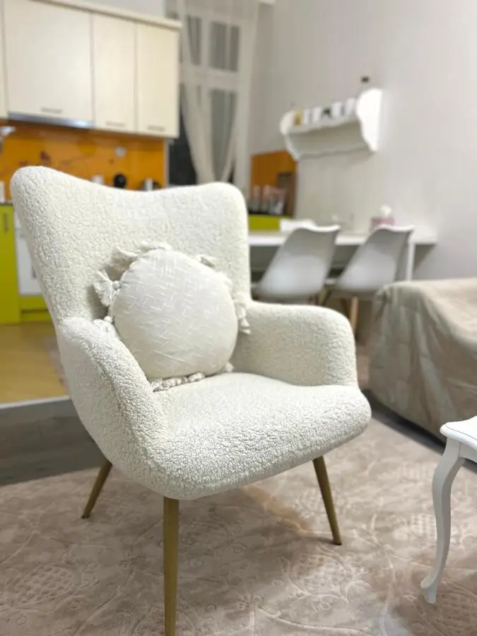 Main Street Retreat Apartment with Free Parking