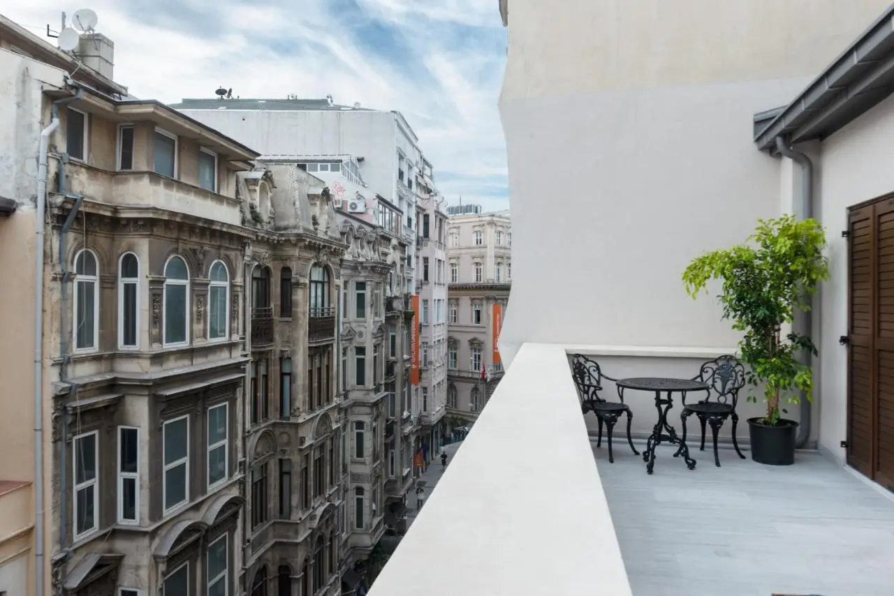 Art Pera Suites