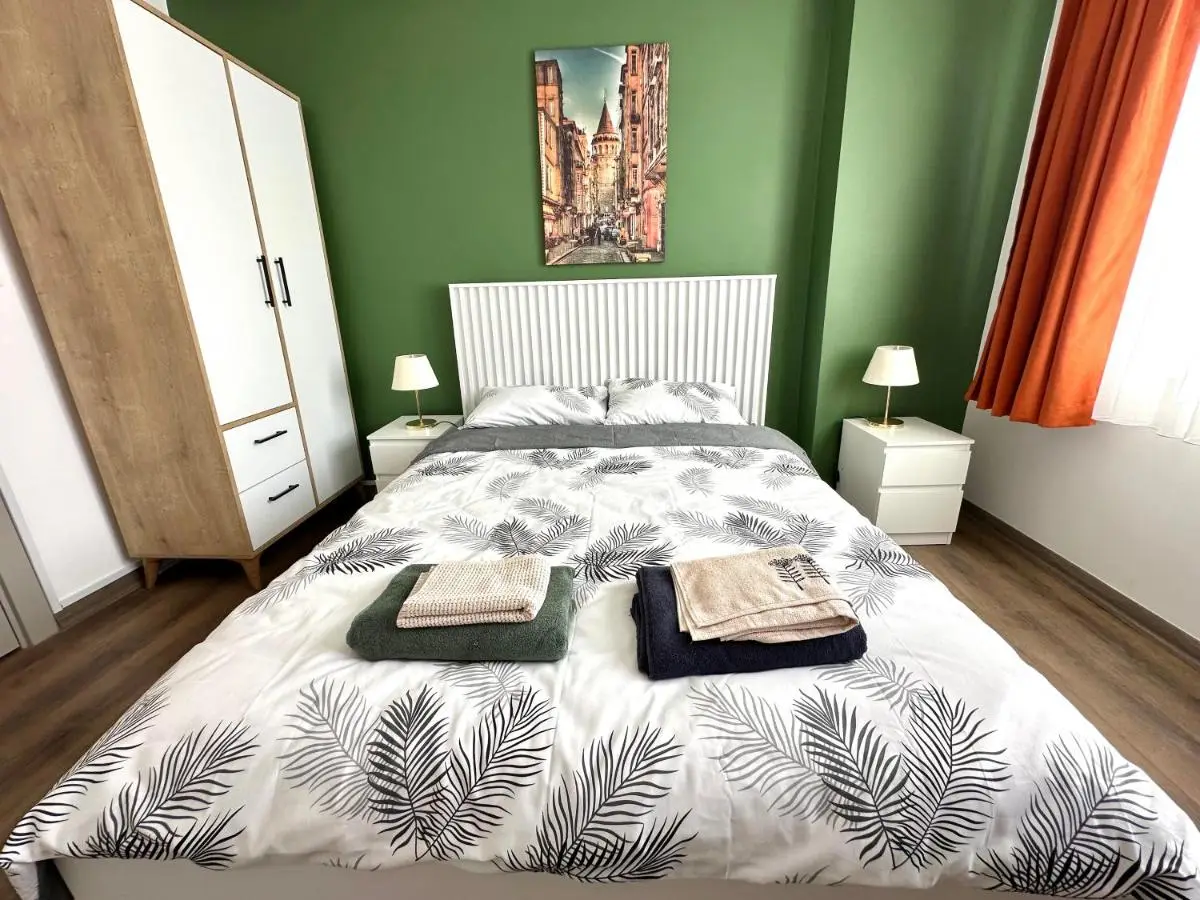 Yellowhouse Room 5