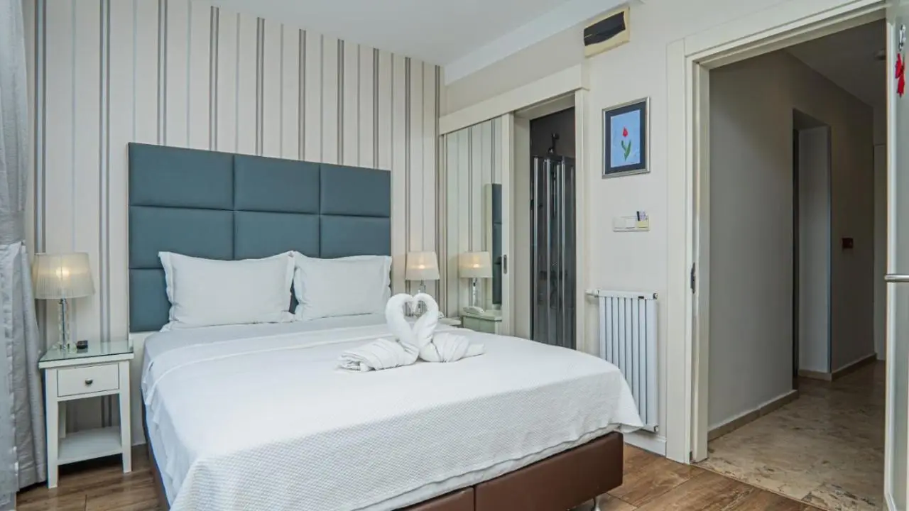 Ten Rooms Istanbul Hotel