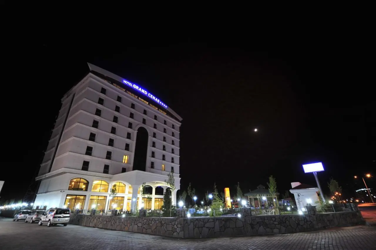 Grand Cenas Hotel