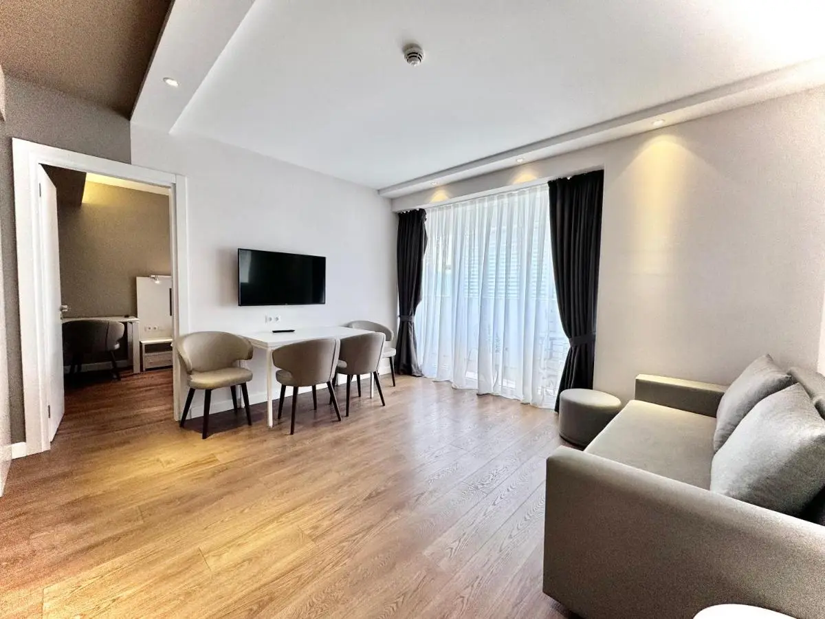 Sunshine Signature Apartments in Alliance Palace